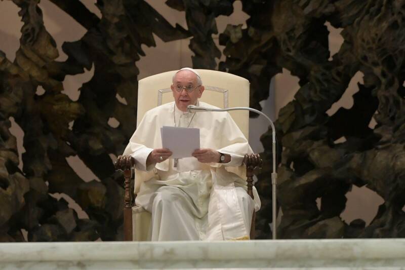 Papa Francesco corregge Bauman: “La nostra società è gassosa, non liquida”