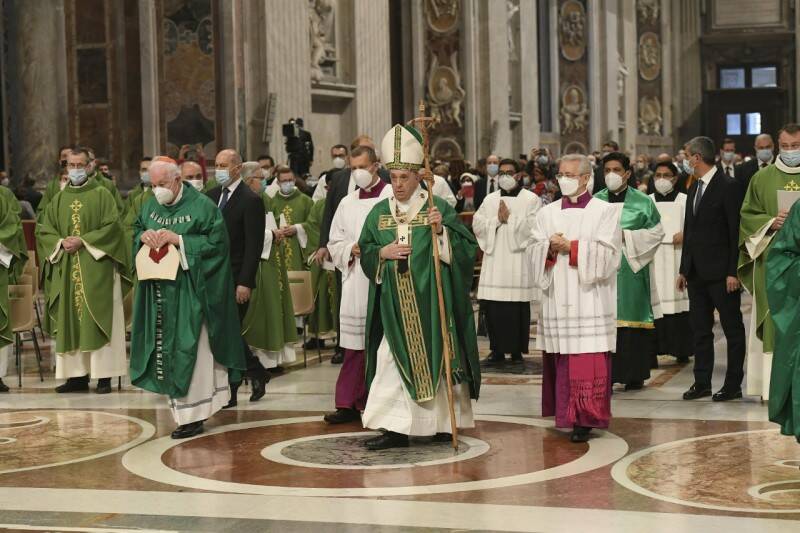 Giornata dei Poveri, il Papa striglia i credenti: “Non voltiamoci dall’altra parte”