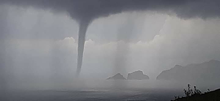 Tromba d’aria “minaccia” Ponza: paura sull’isola