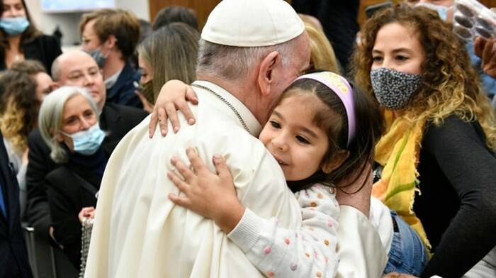 Papa Francesco: “Dio predilige le periferie, torniamo all’essenziale”