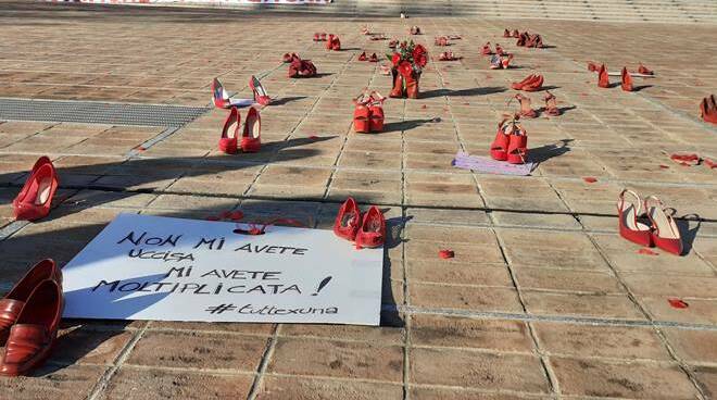 “Un giorno per combatterla, una settimana per prevenirla”: a Fiumicino al via la Settimana Rossa contro la violenza sulle donne