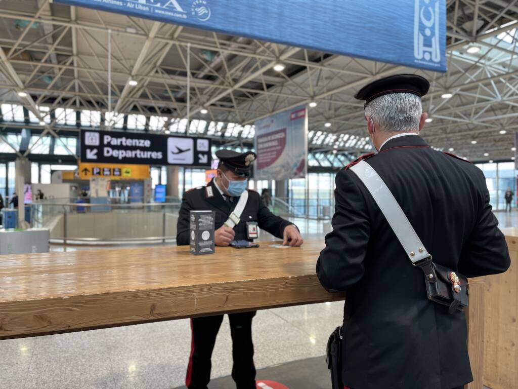 Aeroporto di Fiumicino, furti al duty-free e Ncc “a caccia” di passeggeri: multe e denunce