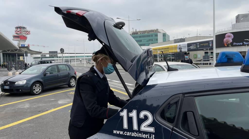 Fiumicino, altri due Ncc sorpresi a procacciare clienti in aeroporto: maxi multa