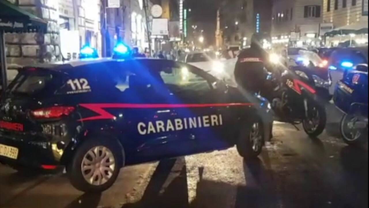 Roma, sfregiato con un coccio di bottiglia durante una lite: arrestato l’aggressore