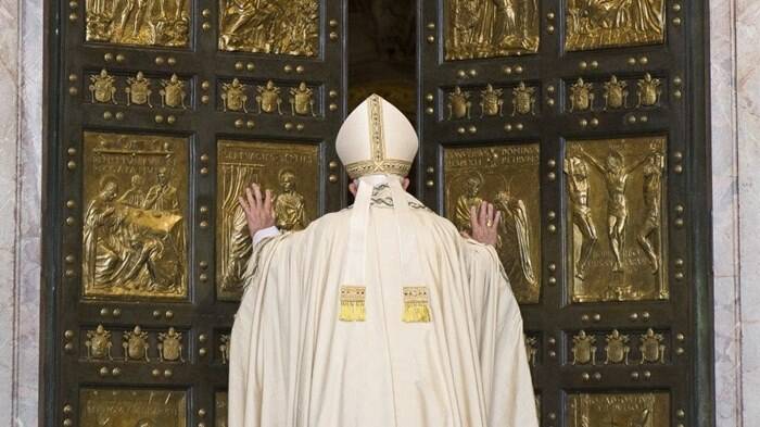 Giubileo 2025, il Papa affida a mons. Fisichella l’organizzazione dell’Anno Santo