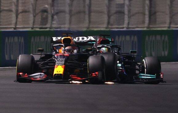 Formula Uno, in Arabia Saudita un Gran Premio surreale: incidenti e ripartenze