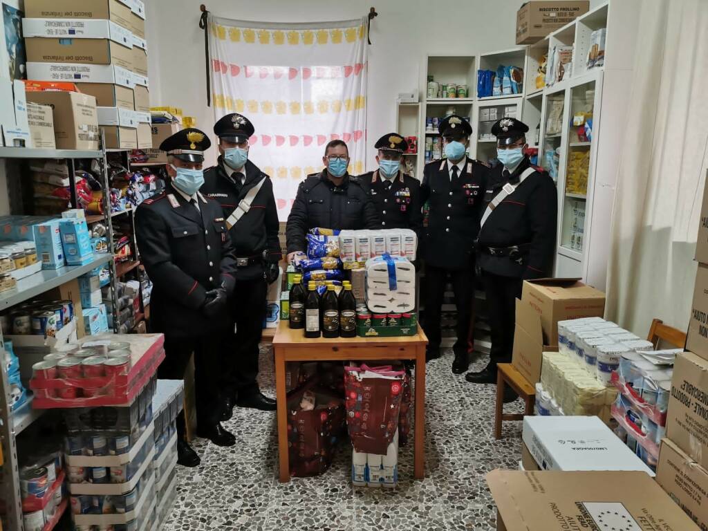 I Carabinieri di Formia donano generi alimentari: gesto di solidarietà per le famiglie in difficoltà