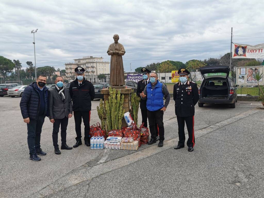 I Carabinieri di Formia donano generi alimentari: gesto di solidarietà per le famiglie in difficoltà