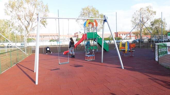 Ostia, Zingaretti e Gualtieri inaugurano il playground e i cantieri Ater all'Idroscalo
