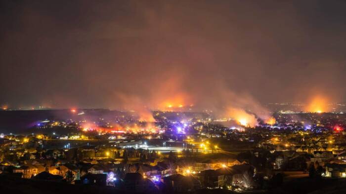 Gli incendi devastano il Colorado: migliaia di evacuazioni e centinaia di case distrutte