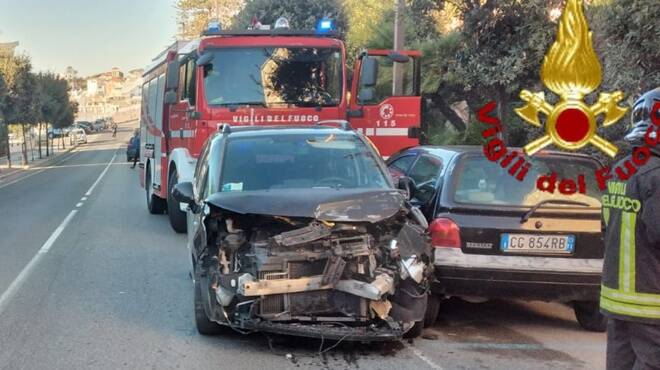 Santa Marinella, incidente sull’Aurelia: scontro fra un’auto e un autocarro