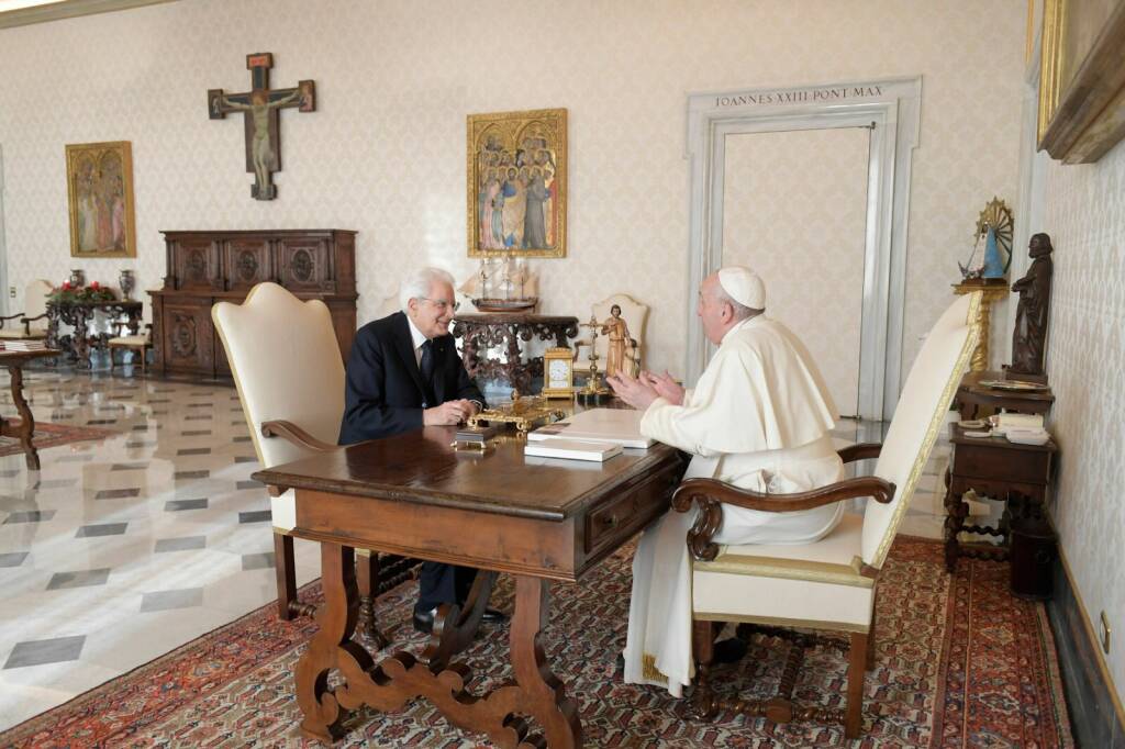 Papa Francesco, abbraccio a Mattarella: “Grazie per la testimonianza”