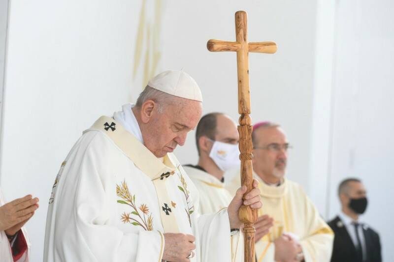 Il Papa ai cattolici: “No al moralismo che giudica, sì alla misericordia che abbraccia”