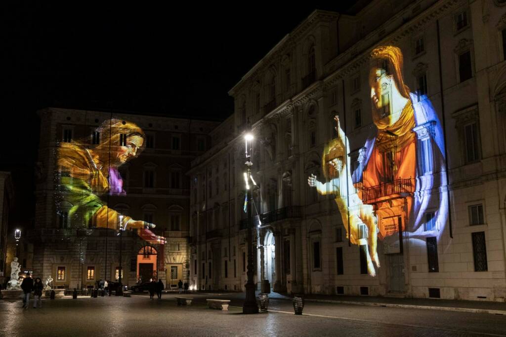 “AmoR, che move…”: sui palazzi di piazza Navona brillano le opere d’arte rinascimentali