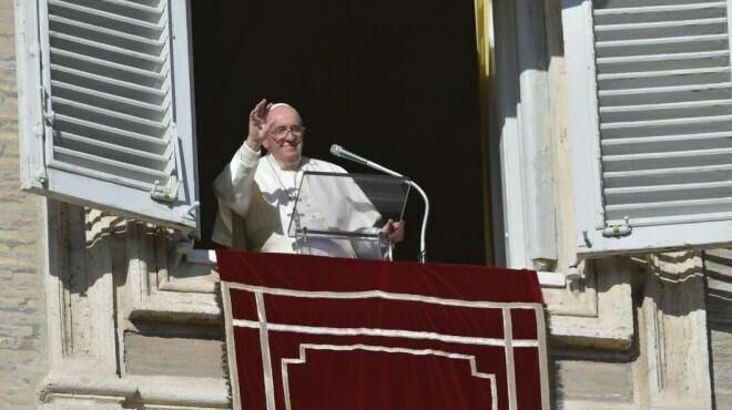 All’Angelus il saluto speciale del Papa ai bimbi della Prima Comunione di Civitavecchia