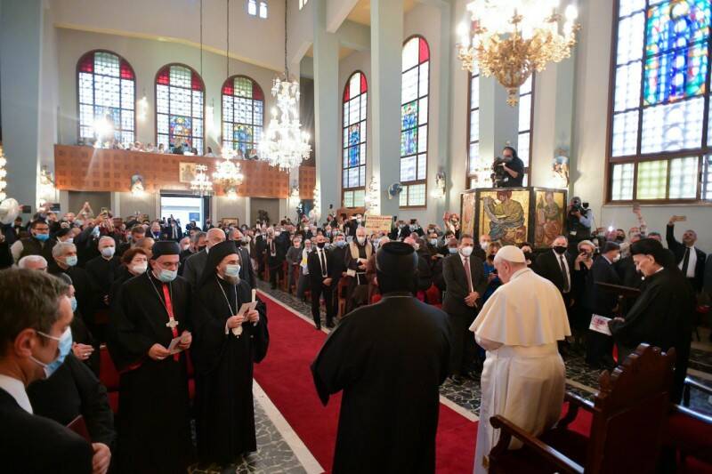 Da Cipro l’appello del Papa all’accoglienza: “Niente muri nella Chiesa cattolica”