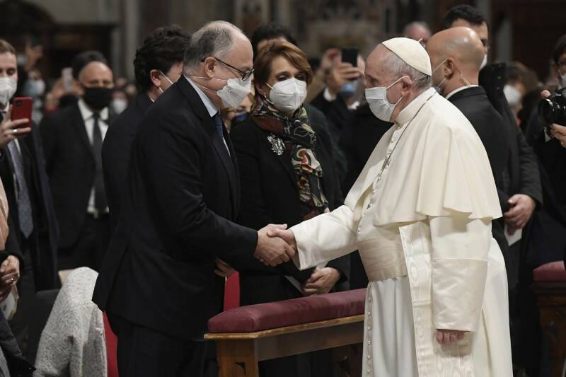 Te Deum, il Papa: “No alle ‘facciate’: Roma si distingua per accoglienza e dignità della vita”