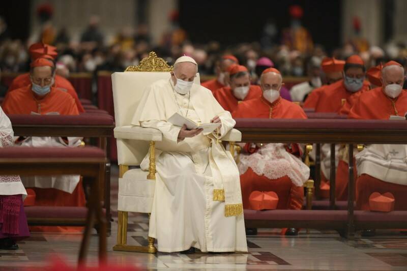 Fuoriprogramma in Vaticano: il Papa in basilica assiste ma non presiede il Te Deum di fine anno