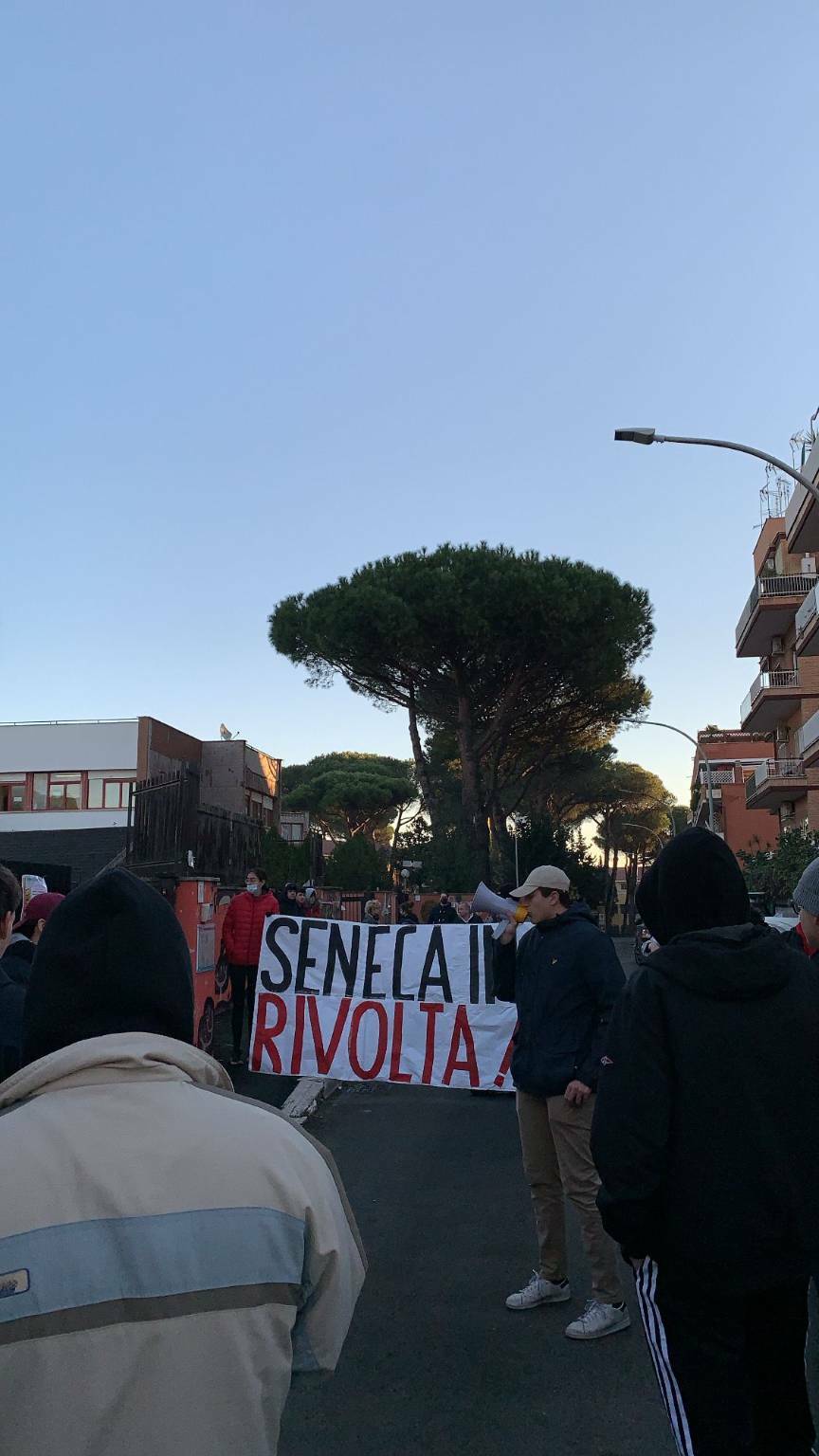 protesta al liceo Seneca di Roma