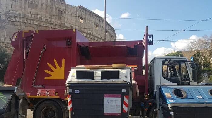 Dai rifiuti ai trasporti Roma si ferma, l’8 marzo sarà sciopero generale: tutti i settori coinvolti
