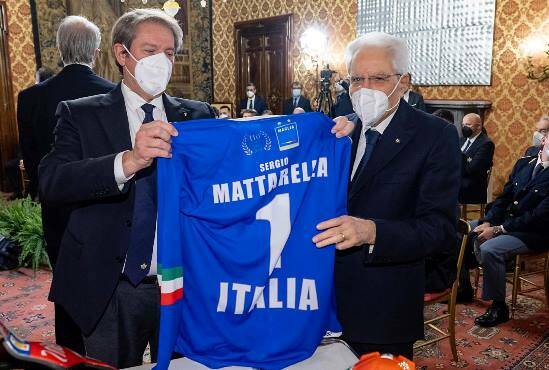 Valentino Rossi al Quirinale: Mattarella omaggia il pluricampione del mondo