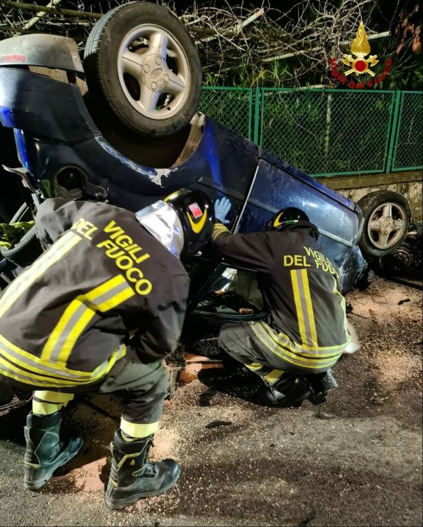 Incidente a Formia, auto impazzita sfonda cabina dell’Enel e provoca un blackout