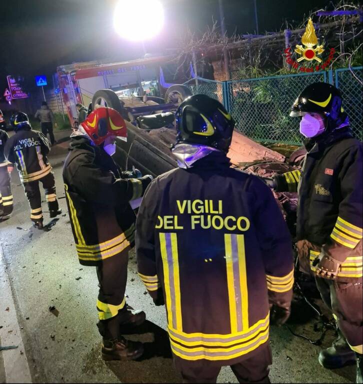 Incidente a Formia, auto impazzita sfonda cabina dell’Enel e provoca un blackout