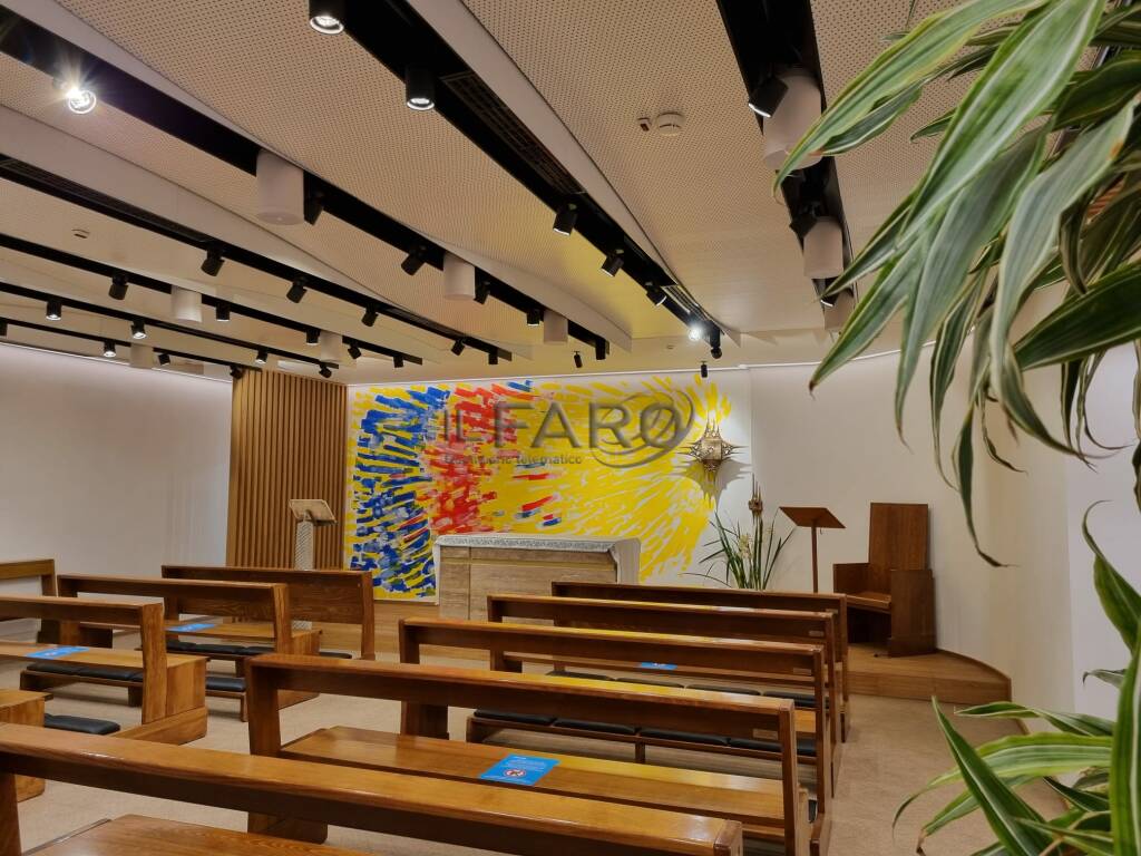 “Luce” e silenzio nel cuore del T1: ecco la nuova cappella dell’aeroporto di Fiumicino