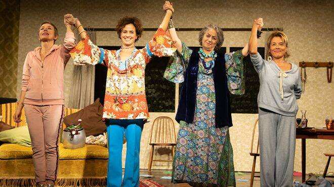 “Tempo al Tempo”: al Teatro Manzoni di Roma una commedia tutta al femminile: