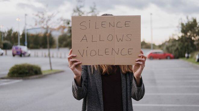 Aggressioni di Capodanno a Milano, Women of Change Italia: “Violenze e abusi sono un trend in continuo aumento”