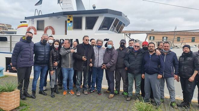 Caro gasolio e sicurezza in banchina: Baccini, Costa e Coronas accanto ai pescatori di Fiumicino