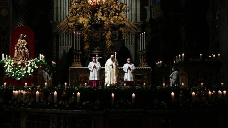 Festa della Candelora, il monito del Papa: “La rigidità nella Chiesa è una perversione”