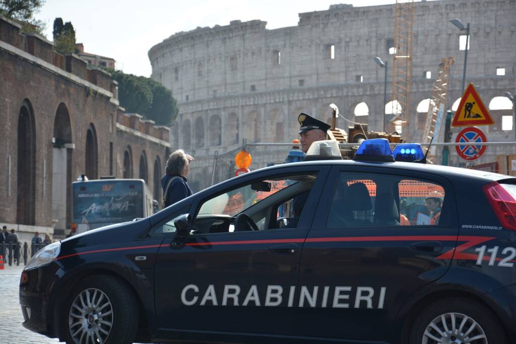 Roma, stretta contro i venditori abusivi in centro: oltre 60mila euro di multa