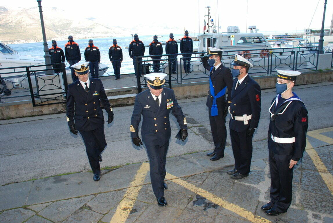 Il Direttore marittimo di Civitavecchia visita gli uffici pontini della Guardia costiera