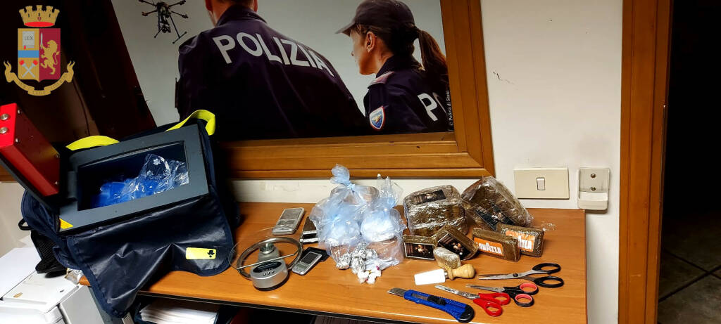 Roma, giro di vite contro lo spaccio: la Polizia arresta 5 pusher e sequestra 12 chili di droga