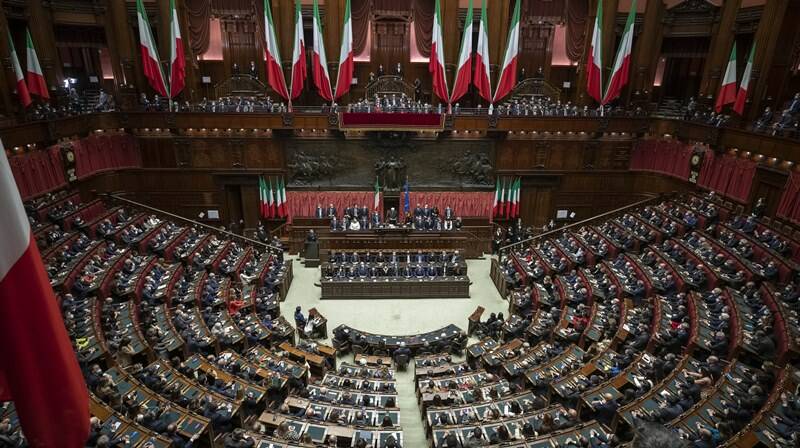 Mattarella bis: 53 applausi e 19 standing ovation: le frasi che hanno acceso il Parlamento