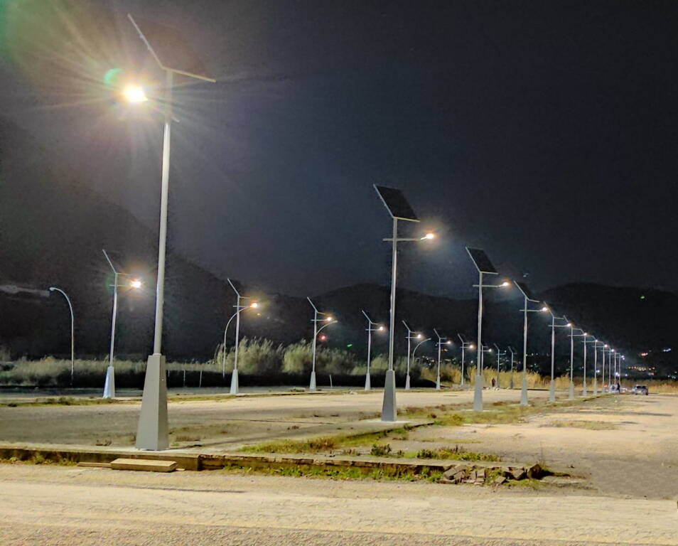 Terracina, installati 39 lampioni alimentati con pannelli fotovoltaici