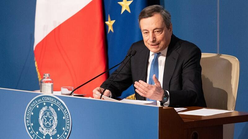 Spese militari, scontro Draghi-Conte: la maggioranza scricchiola. Il Premier va al Quirinale