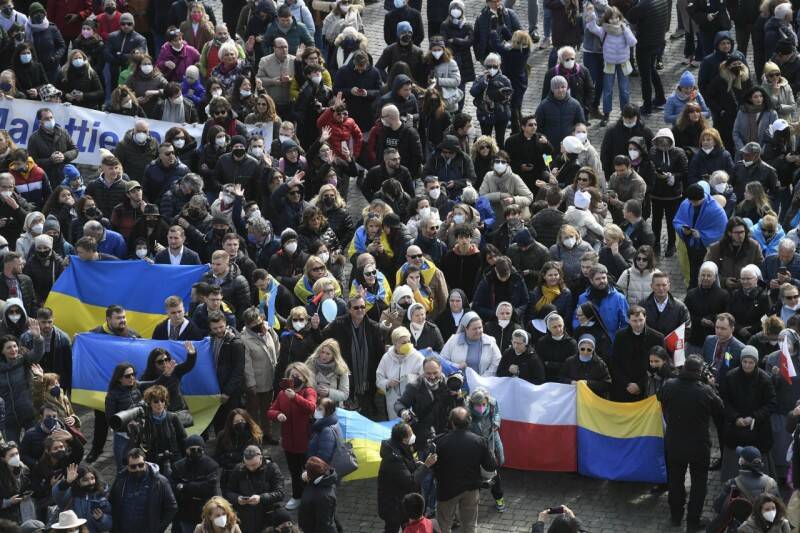 Ucraina, il grido del Papa: “Tacciano le armi! Chi fa la guerra dimentica l’umanità”