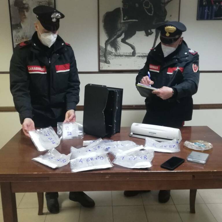 Terracina, sorpreso con la cocaina nascosta in una cassaforte portatile: arrestato