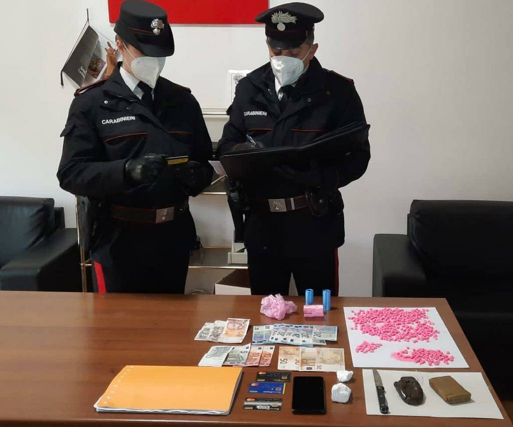 Roma. Beccato con ecstasy, cocaina e hashish: giovane pusher in manette