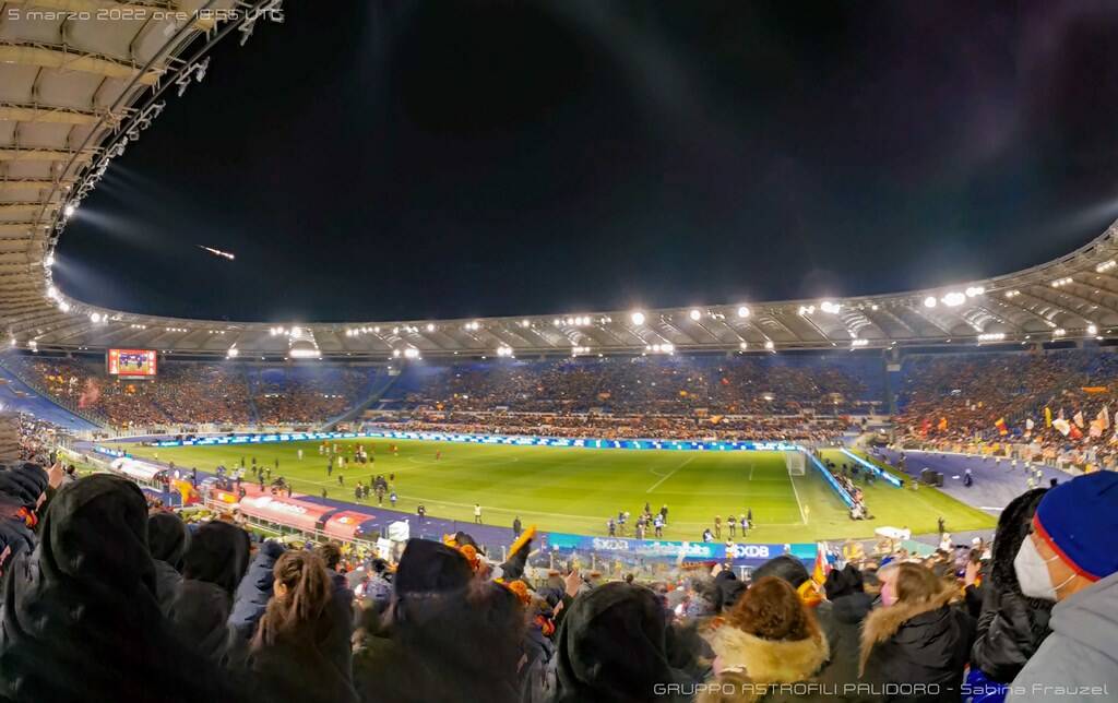 Bolide sfreccia sui cieli dello Stadio Olimpico: la spettacolare immagine (in HD)