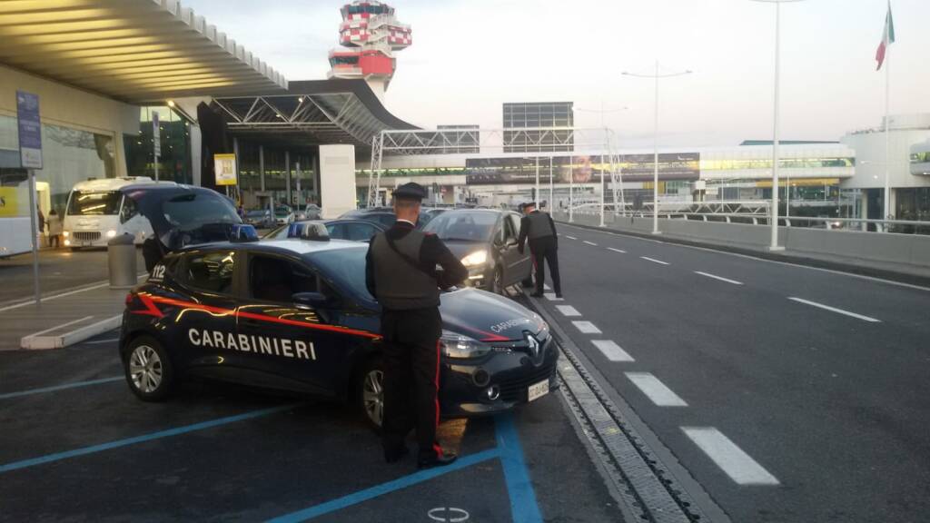 Fiumicino, ancora Ncc irregolari in cerca di clienti all’aeroporto: multati