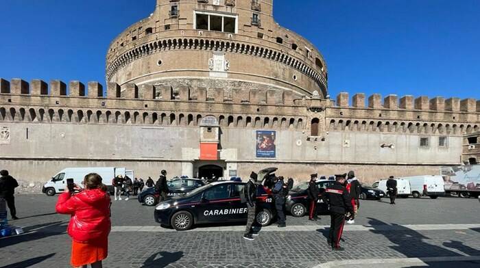 Fa volare un drone su Castel Sant’Angelo: turista nei guai
