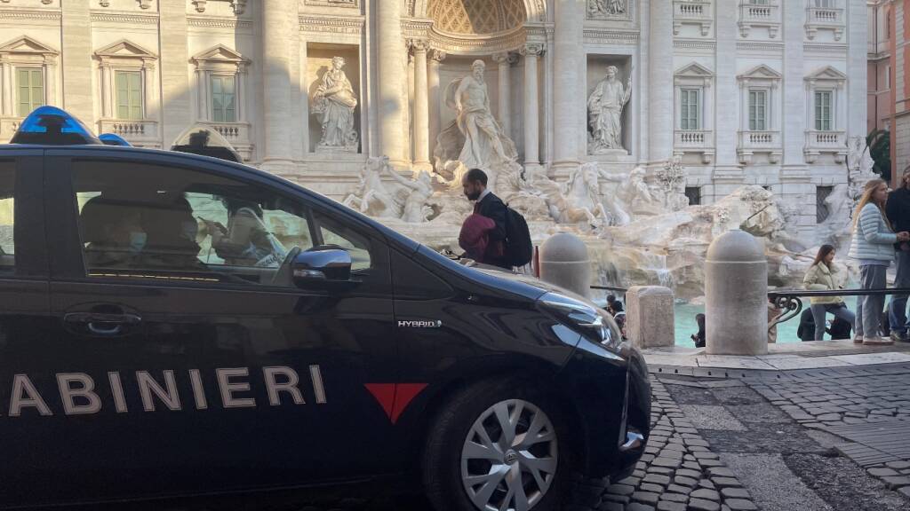 Roma, vendevano merce abusiva in centro: Daspo e multe per altri 7 ambulanti