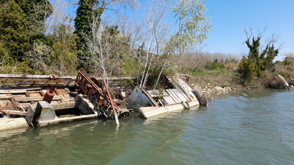 Relitti sul Tevere: sopralluogo di Città Metropolitana a Fiumicino