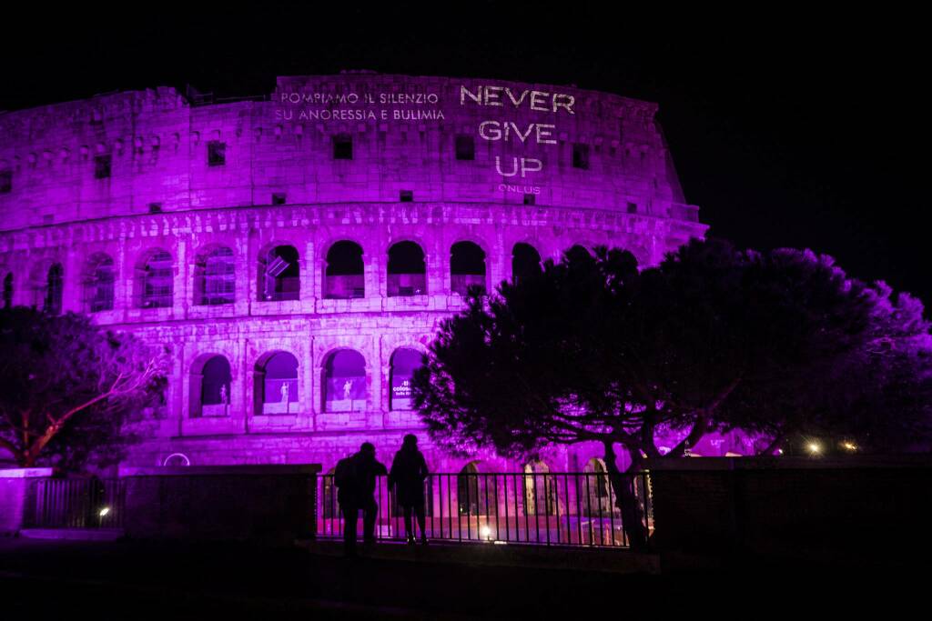 Giornata Nazionale per la Lotta ai Disturbi Alimentari: il Colosseo si illumina di lilla