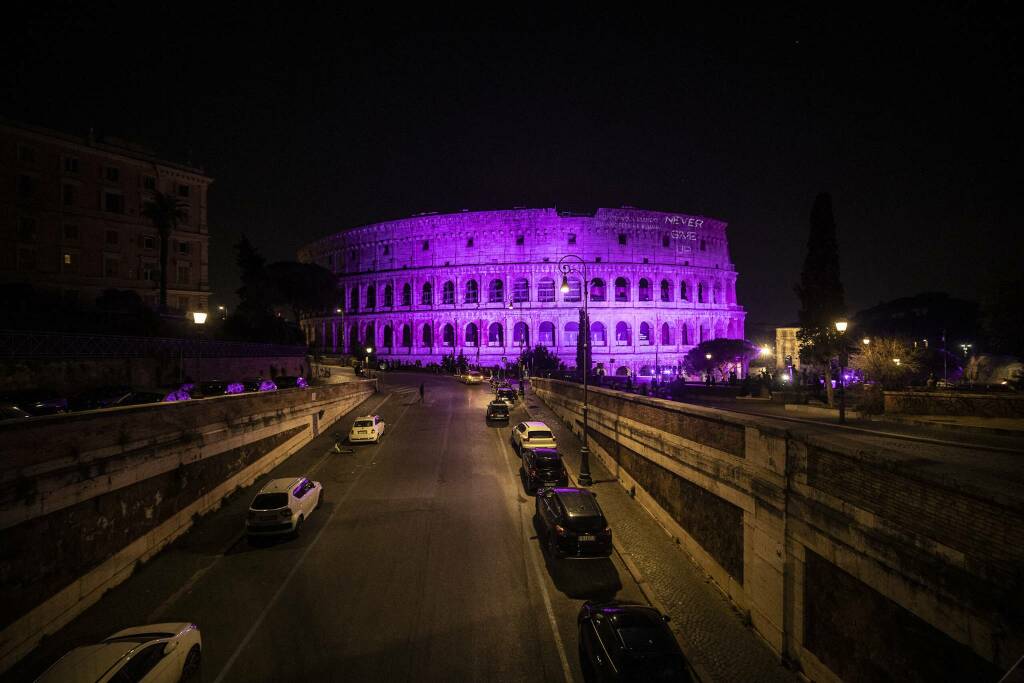 Giornata Nazionale per la Lotta ai Disturbi Alimentari: il Colosseo si illumina di lilla