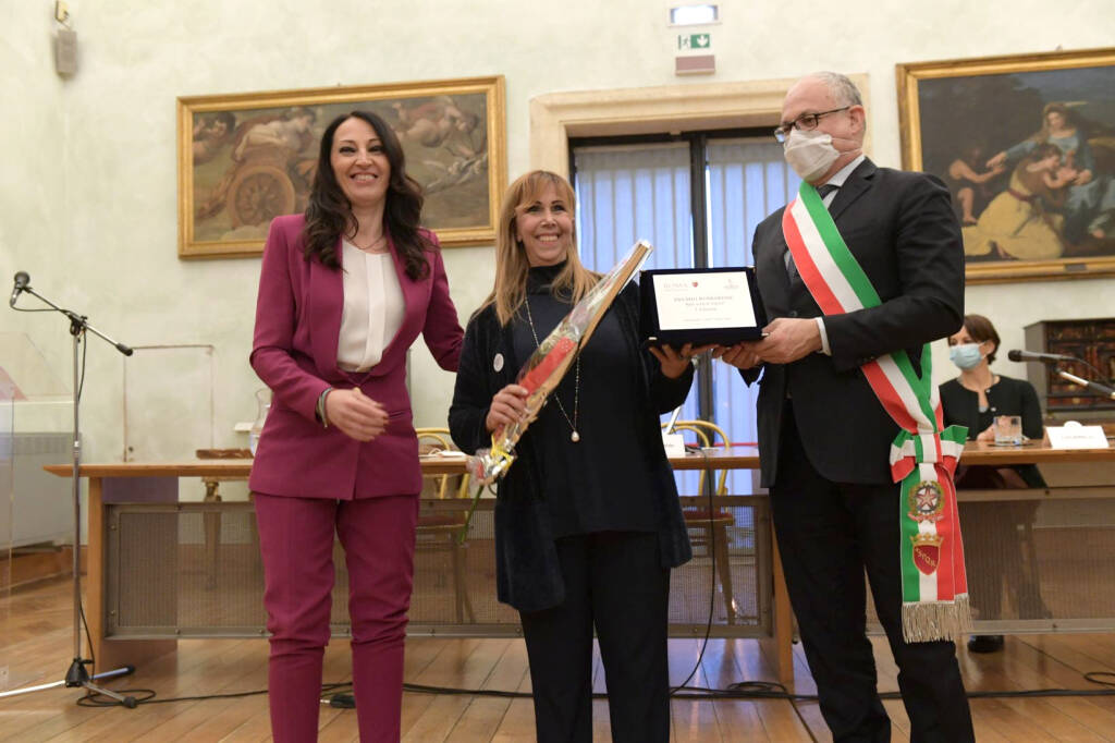 Roma, la giornalista Donatella Gimigliano premiata con il riconoscimento “RomaRose – Non solo 8 marzo”