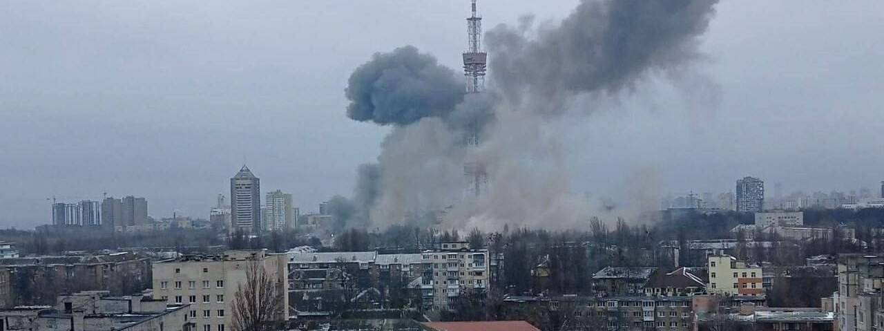 Guerra in Ucraina, pioggia di missili su Kiev: colpita la torre della tv – VIDEO